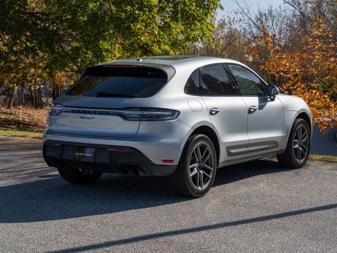 Certified 2025 Porsche Macan Turbo image 7