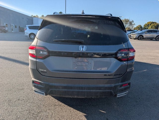 Used 2025 Honda Pilot Black Edition image 7