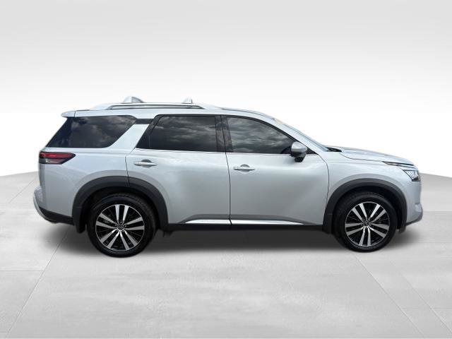 Used 2024 Nissan Pathfinder Platinum AWD/4WD image 9