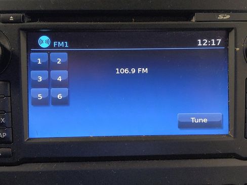 Used 2017 Nissan Titan SV image 25