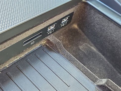 Used 2019 Audi Q8 Premium Plus w/ Premium Plus image 20