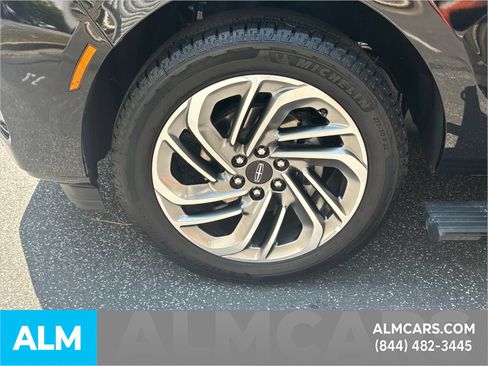 Used 2025 Lincoln Navigator Reserve AWD/4WD image 12