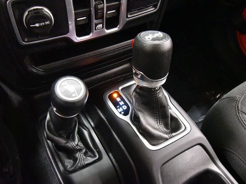Used 2018 Jeep Wrangler Unlimited Sport S AWD/4WD image 25