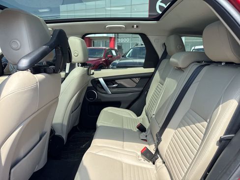 Used 2020 Land Rover Discovery Sport SE image 17