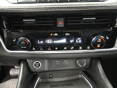 Used 2023 Nissan Rogue Platinum w/ Platinum Premium Package image 9