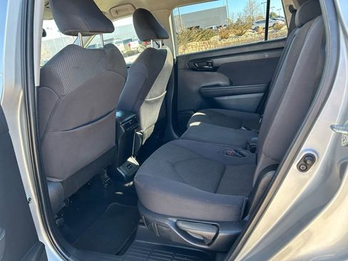 Used 2022 Toyota Highlander LE image 13