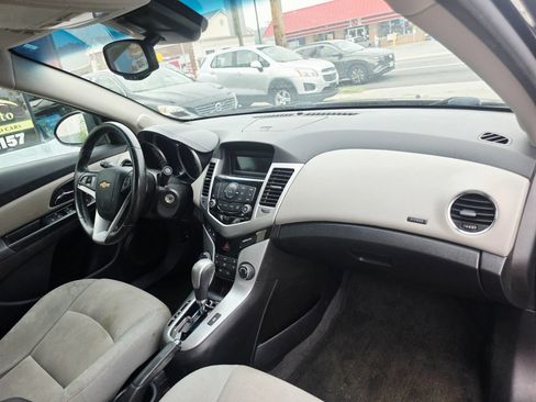 Used 2014 Chevrolet Cruze LT FWD image 12