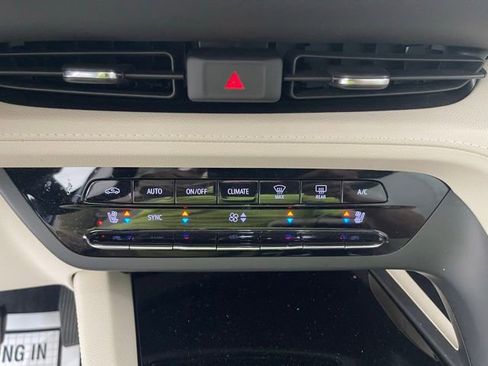Used 2023 Buick Envision Avenir AWD/4WD image 42