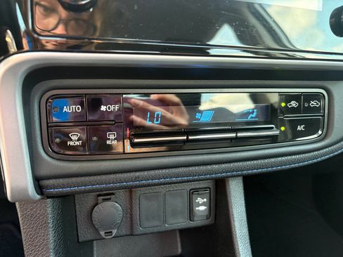 Used 2017 Toyota Corolla SE FWD image 18