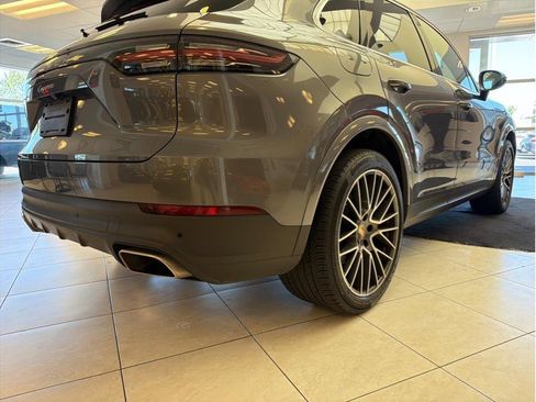 Used 2023 Porsche Cayenne AWD/4WD image 53