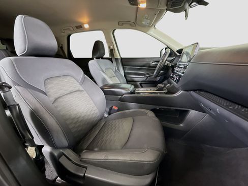 Used 2022 Nissan Pathfinder SV image 29