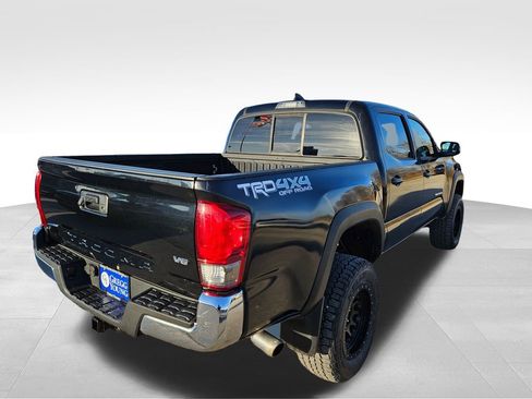 Used 2016 Toyota Tacoma TRD Off-Road image 5