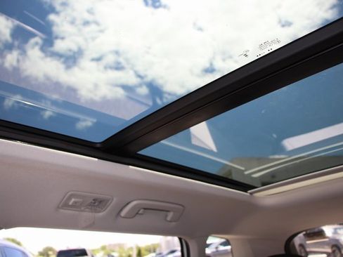 New 2025 Volkswagen Taos SE image 25