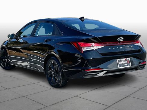 Used 2023 Hyundai Elantra SEL image 11