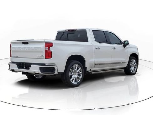 Used 2025 Chevrolet Silverado 1500 High Country AWD/4WD image 3