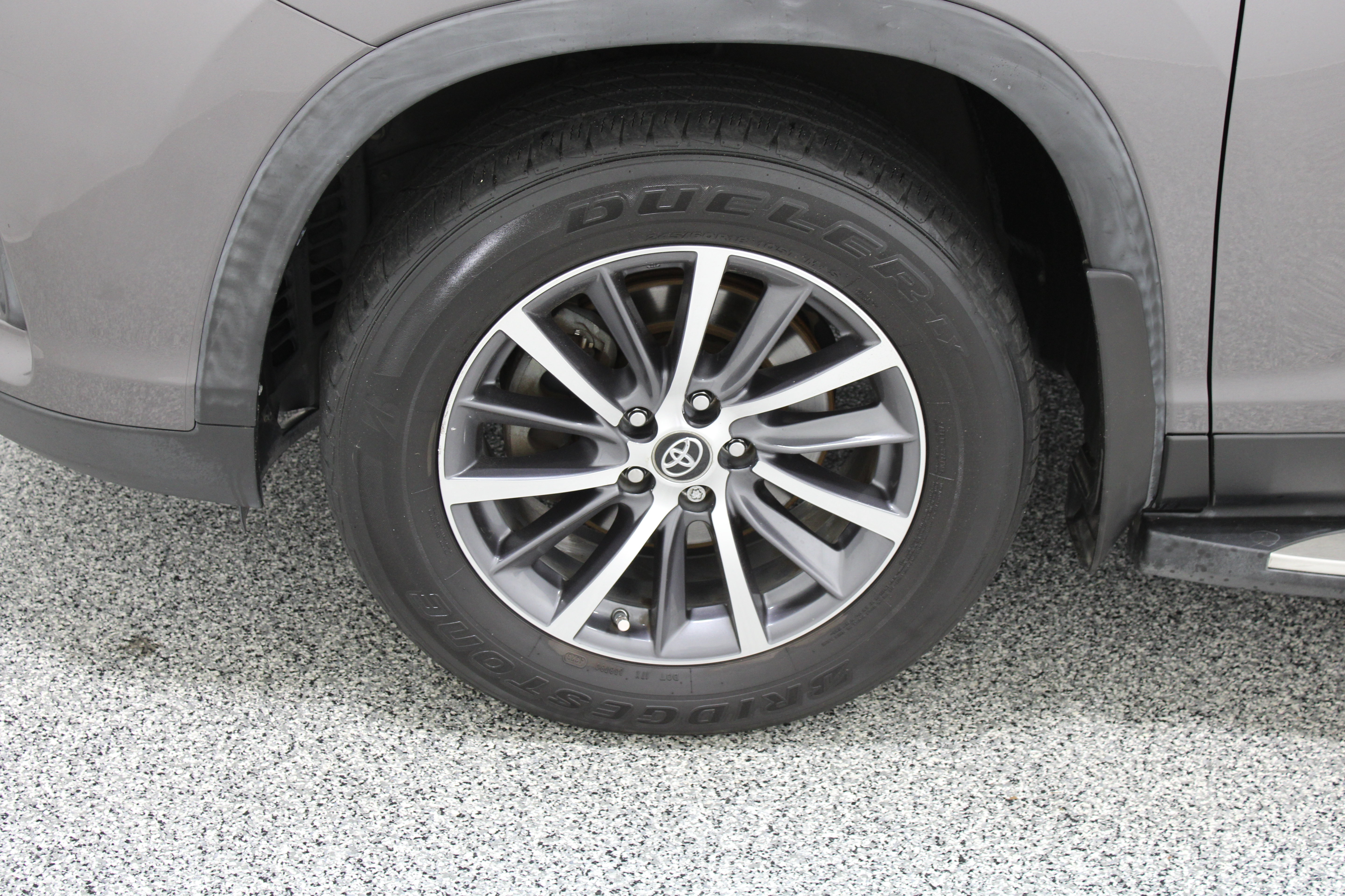 Used 2019 Toyota Highlander XLE FWD image 11