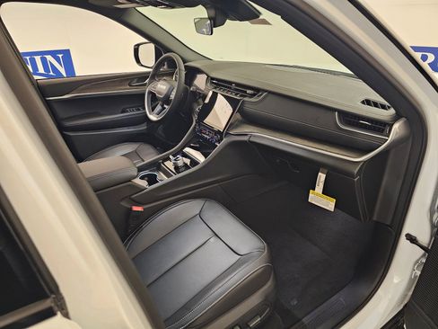 New 2025 Jeep Grand Cherokee Limited image 37