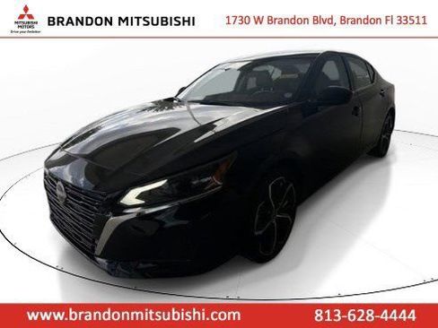 Used 2024 Nissan Altima 2.5 SR FWD image 2
