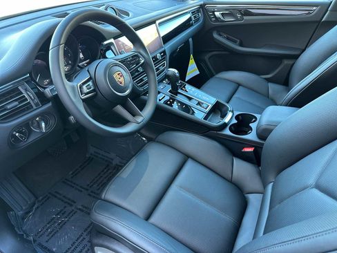 New 2026 Porsche Macan image 4