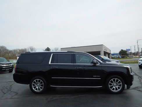 Used 2019 GMC Yukon XL Denali image 2