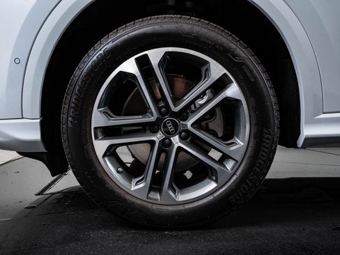 Certified 2025 Audi Q5 Premium w/ 19" Wheel Package AWD/4WD image 13