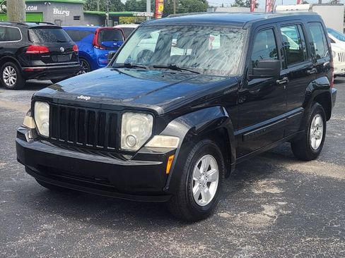 Used 2012 Jeep Liberty Sport AWD/4WD image 2