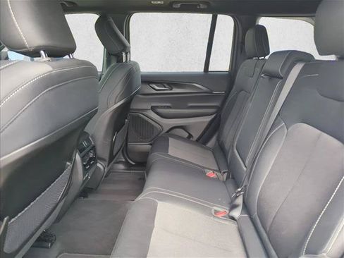Used 2025 Jeep Grand Cherokee Laredo X w/ Luxury Tech Group I RWD image 18