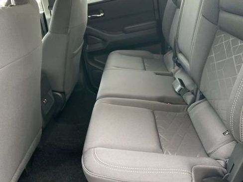 Used 2025 Nissan Frontier SV image 21