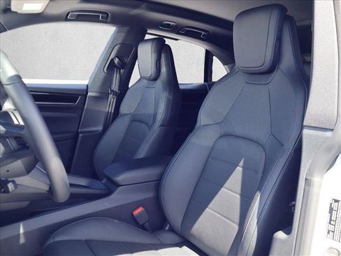 Used 2025 Porsche Macan Electric RWD image 5
