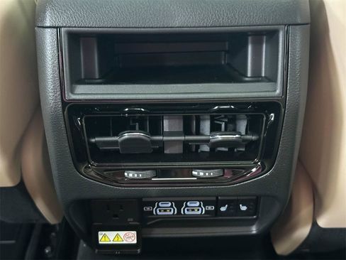 New 2024 Jeep Grand Cherokee Limited w/ Luxury Tech Group II image 27