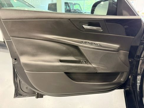 Used 2019 Jaguar XE RWD image 23