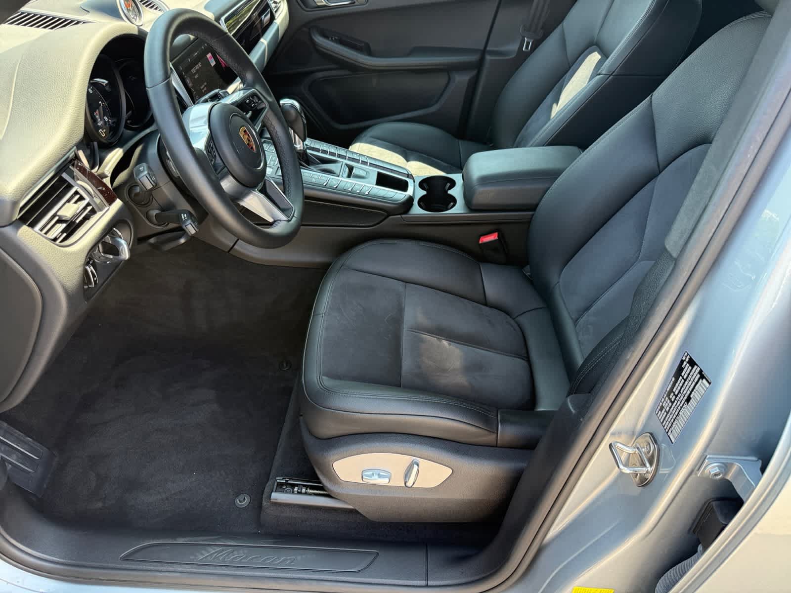 Used 2020 Porsche Macan AWD/4WD image 10