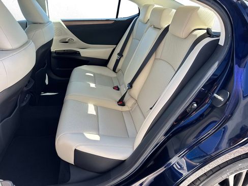 Certified 2025 Lexus ES 350 w/ Premium Package FWD image 12