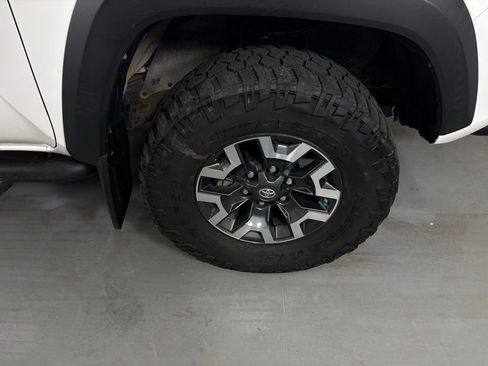 Used 2020 Toyota Tacoma TRD Off-Road w/ Technology Package image 10