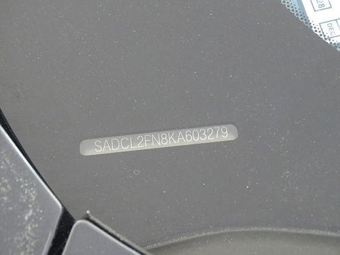 Used 2019 Jaguar F-PACE R-Sport image 23