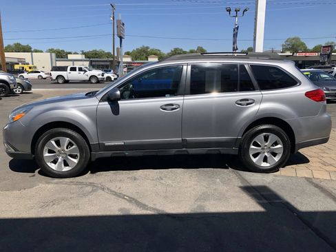 Used 2010 Subaru Outback 3.6R Limited w/ Popular Equipment Group 3B AWD/4WD image 5