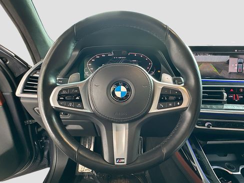 Used 2020 BMW X7 M50i w/ Dynamic Handling Package image 11