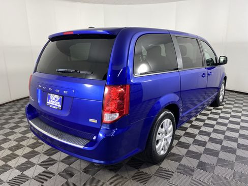 Used 2018 Dodge Grand Caravan SE w/ UConnect Hands-Free Group FWD image 6