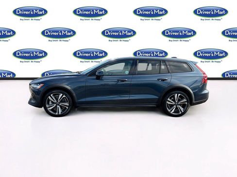 Used 2025 Volvo V60 B5 Cross Country Plus AWD/4WD image 4