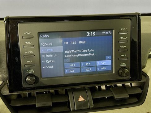 Used 2019 Toyota RAV4 XLE w/ Convenience Package FWD image 16