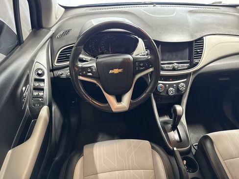 Used 2022 Chevrolet Trax LT w/ Driver Confidence Package AWD/4WD image 14