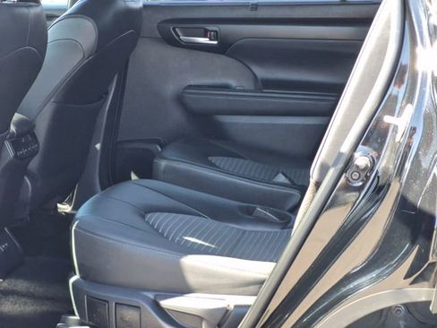 Used 2025 Toyota Highlander XSE image 19