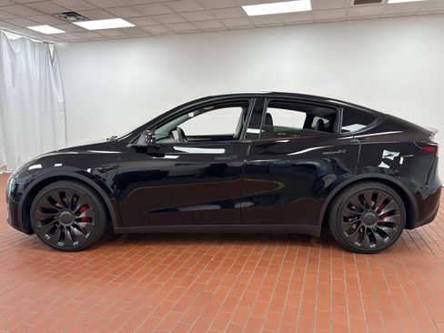 Used 2023 Tesla Model Y Performance image 2