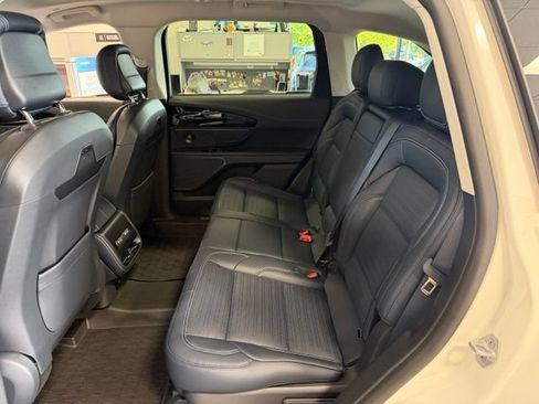 Used 2025 Lincoln Nautilus Reserve AWD/4WD image 19