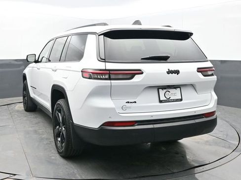 Used 2023 Jeep Grand Cherokee L Laredo image 4