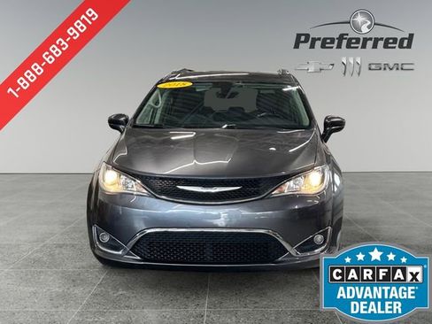 Used 2018 Chrysler Pacifica Touring-L FWD image 12