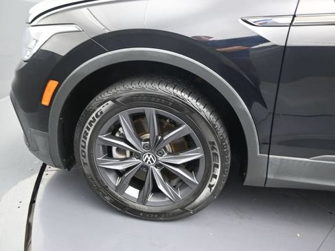 Used 2022 Volkswagen Tiguan SE w/ Panoramic Sunroof Package AWD/4WD image 13