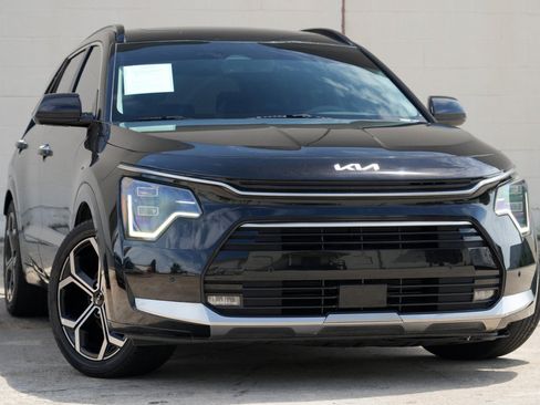 Used 2023 Kia Niro SX Touring FWD image 2
