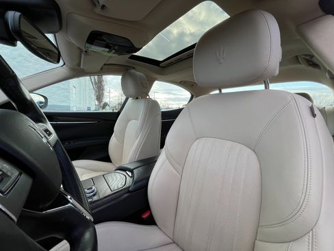 Used 2018 Maserati Ghibli GranLusso image 11