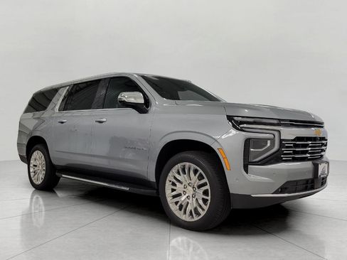 Used 2025 Chevrolet Suburban Premier image 1